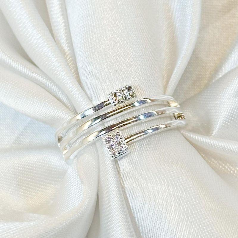 Anel Linhas e Retangulos Cravejados