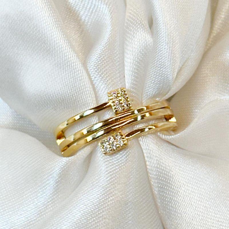 Anel Linhas e Retangulos Cravejados