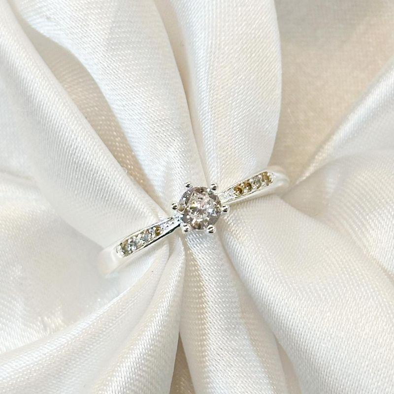 Anel Solitário Aro Cravejado