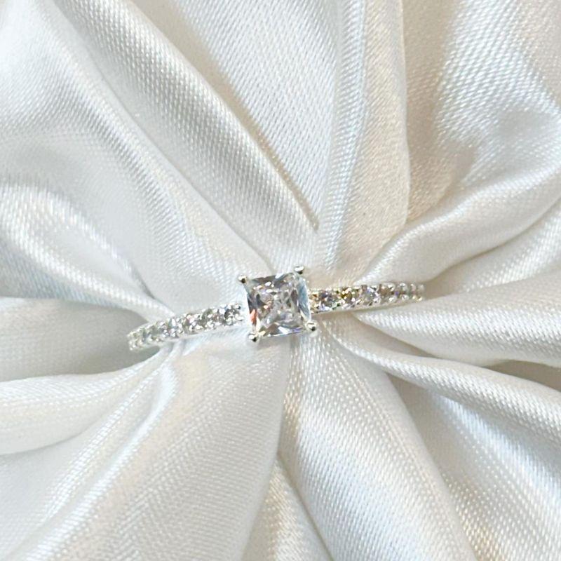 Anel Solitário Quadrado Aro Cravejado